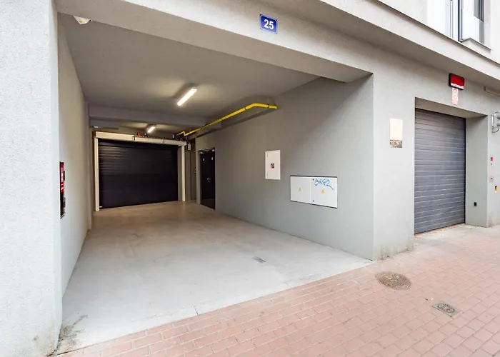 Brand New # 42 In Brand New Building With Free Parking In The Center 아파트